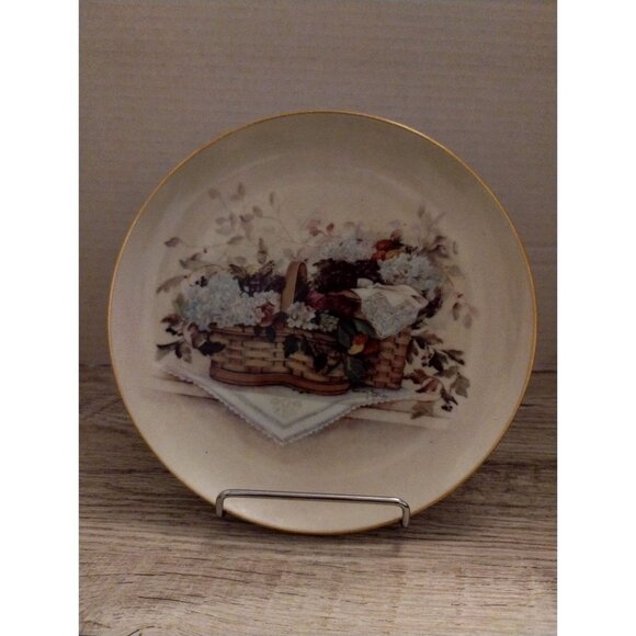 Basket Collection 2000 Swan Song Flowers Decorative Plate By Pat Richter - Picture 1 of 3